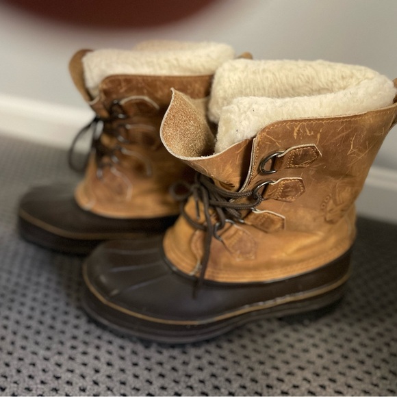 🎉HOST PICK❣️🎉 Eddie Bauer Brown and Tan Rain or Snow Boots with Shearling Lining - Picture 2 of 8